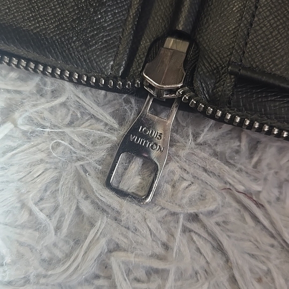 Louis Vuitton Mono Black & Gray Eclipse Vertical Zippy Long Wallet (EUC)COA🩶🖤 - Picture 4 of 13